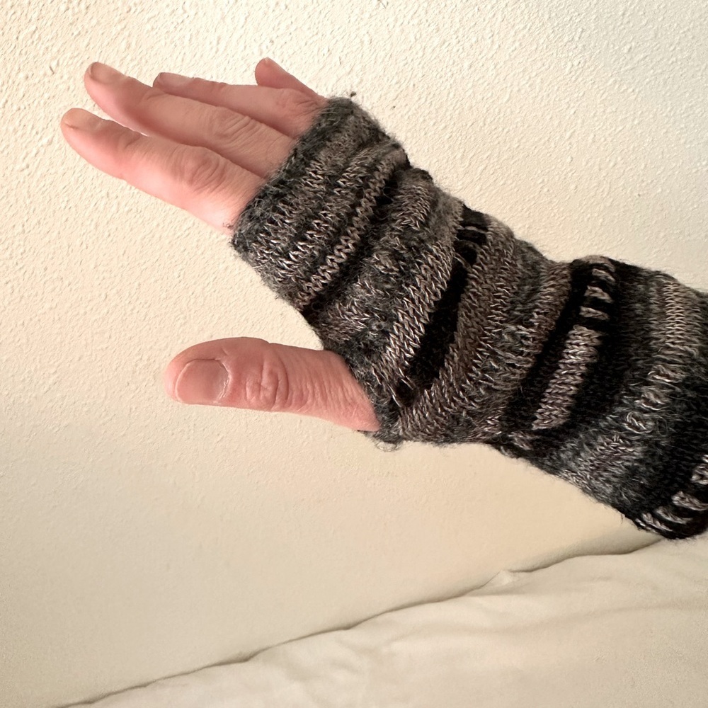 PERUVIAN CONNECTION HAND WARMER